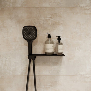 Подключение для шланга IDDIS Slide с держателем и полкой, матовый черный (SLIAB00i62)