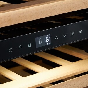 Винный шкаф Temptech SKX6070DRB